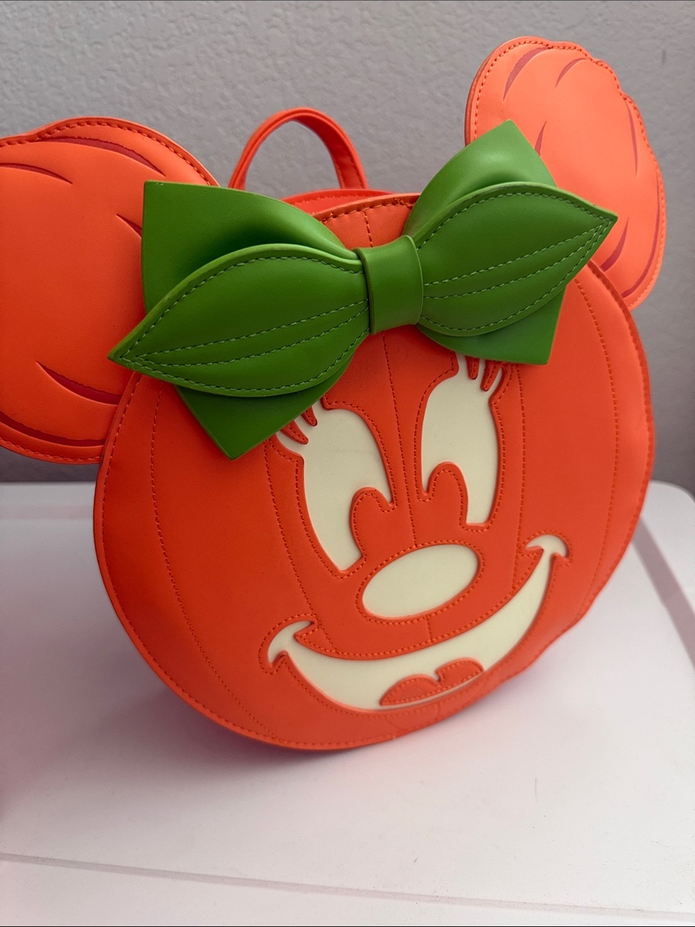 Loungefly glow in the dark Minnie Pumpkin backpack - Picture 1 of 4